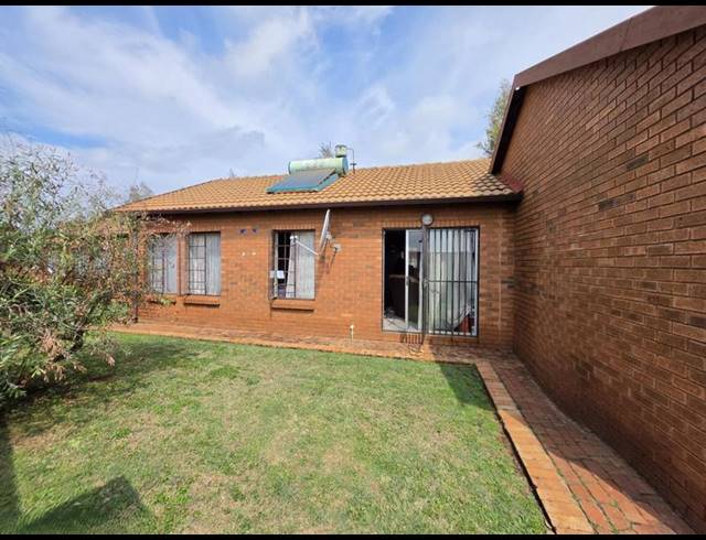 3 BEDROOM APARTMENT FOR SALE IN THE ORCHARDS